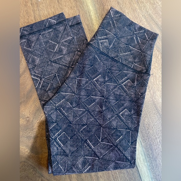 New lululemon pants - Picture 1 of 4